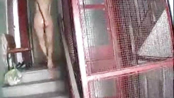 Perverser blassblonder Schwanzlutscher mit schönem freiesexfilme Hintern ist bereit für einen harten Doggy